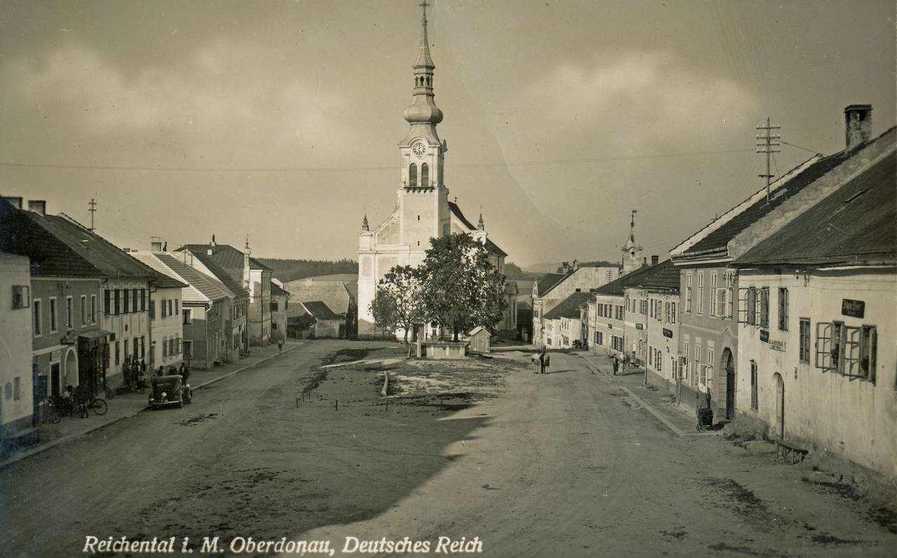 altes Auto, Ansicht Marktplatz, Marktplatz, Pfarrkirche