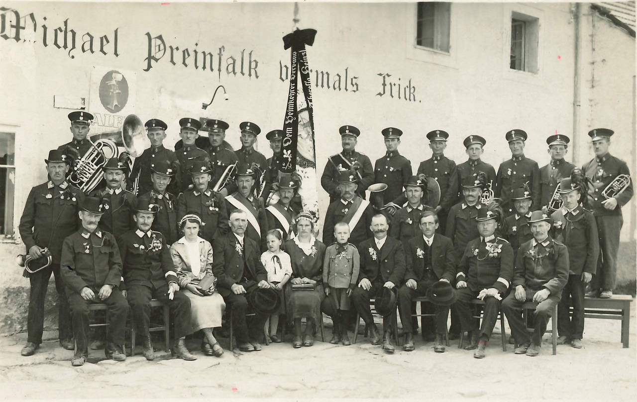 Fahne, Gruppenfoto, Kriegszeit, Musik, Musikinstrumente, Musikverein
