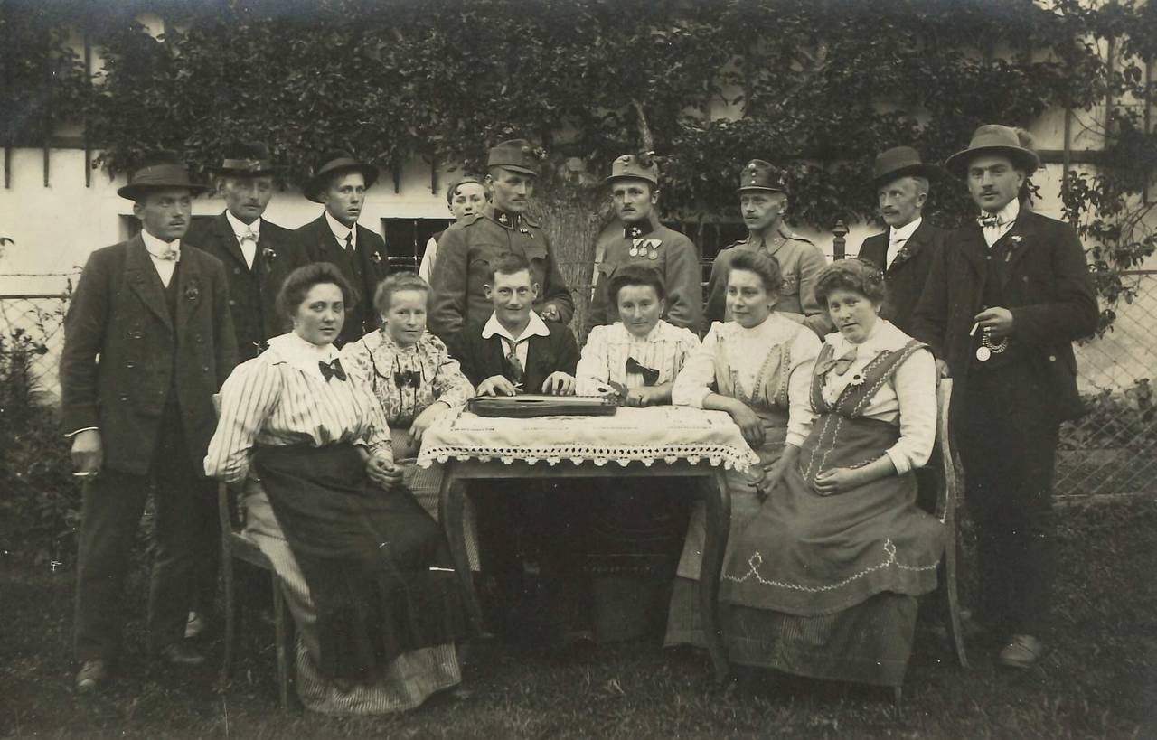 Gastgarten, Gasthaus, Gruppenfoto, Musik, Musikinstrumente