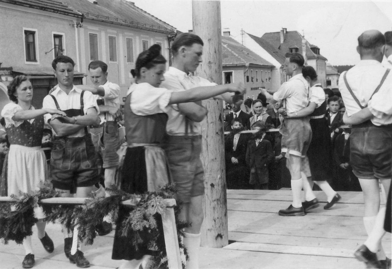 Brauchtum, Maibaum, Tanzen
