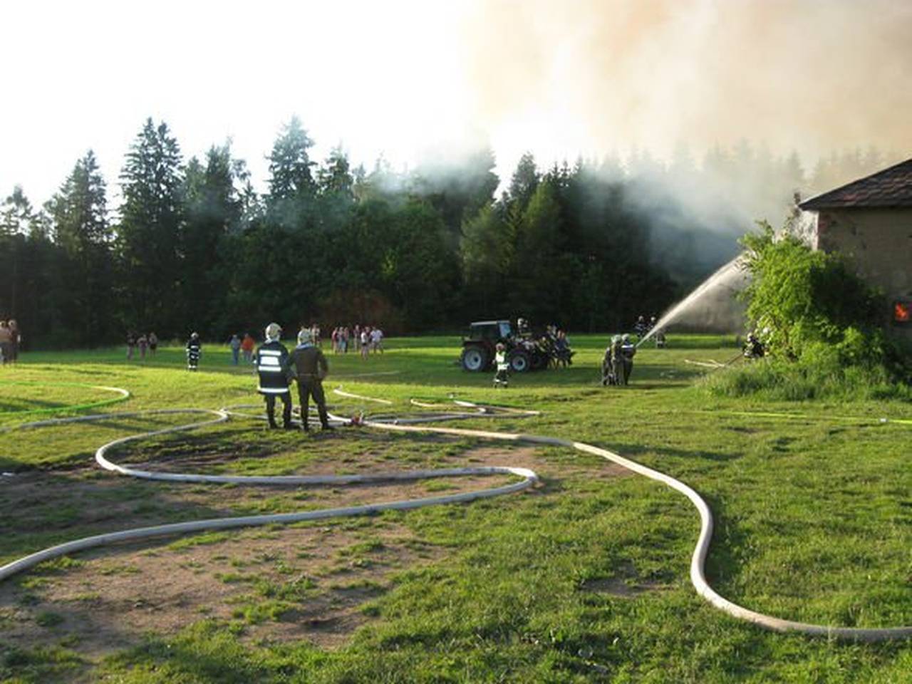 Brand, Feuerwehr, Feuerwehreinsatz, Großbrand, Schloss Waldenfels, Wirtschaftsgebäude