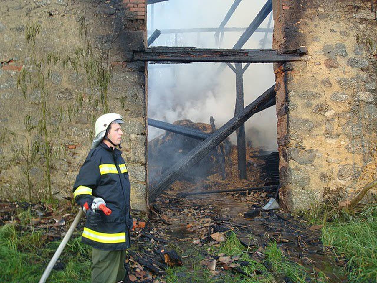 Brand, Feuerwehr, Feuerwehreinsatz, FF Stiftung, Großbrand, Schloss Waldenfels, Wirtschaftsgebäude