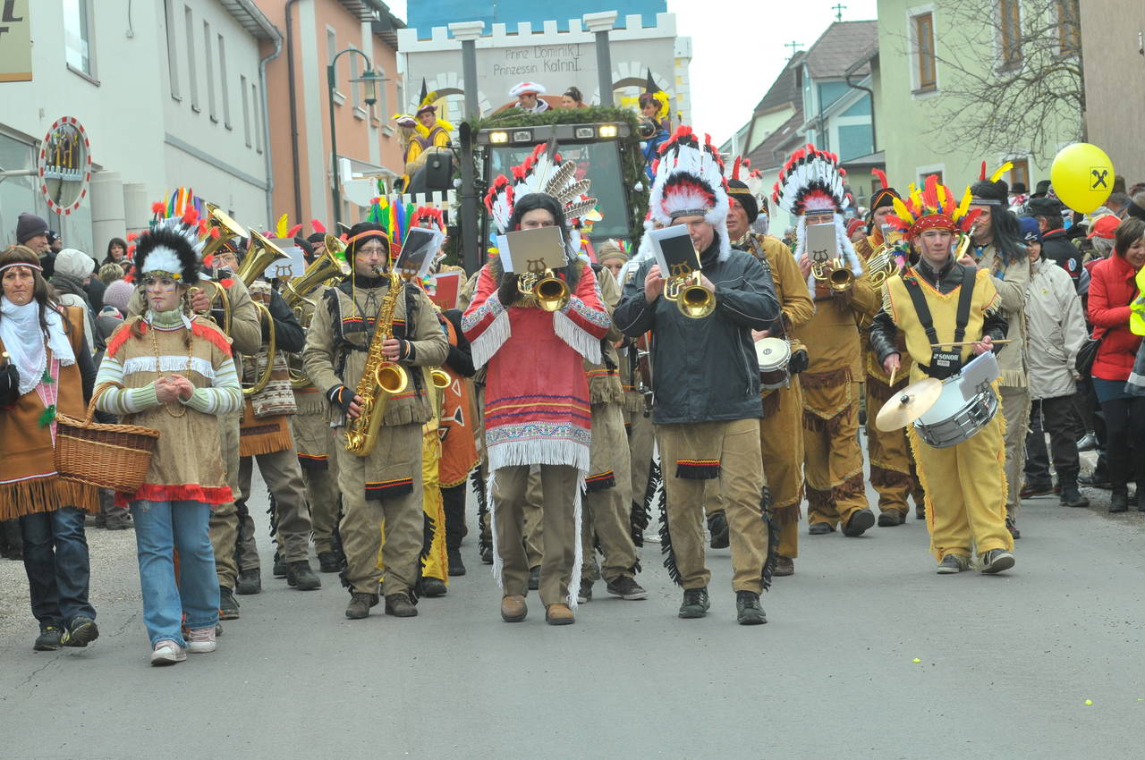 Fasching, Faschingsgruppe, Faschingsumzug, Faschingswagen