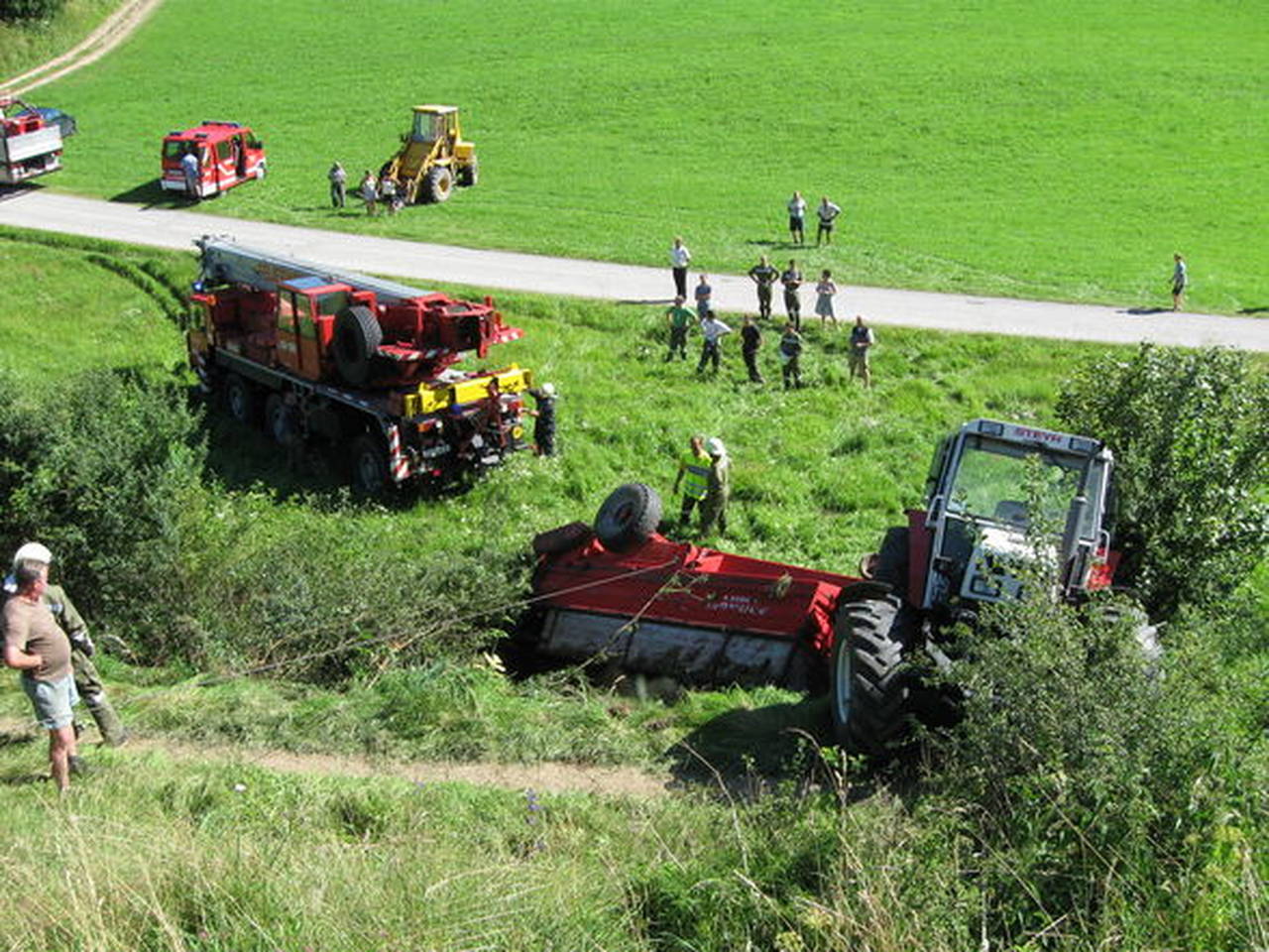 Feuerwehr, Feuerwehr Stiftung, Feuerwehreinsatz, Kranfahrzeug, Miststreuer, Steyr, Traktor