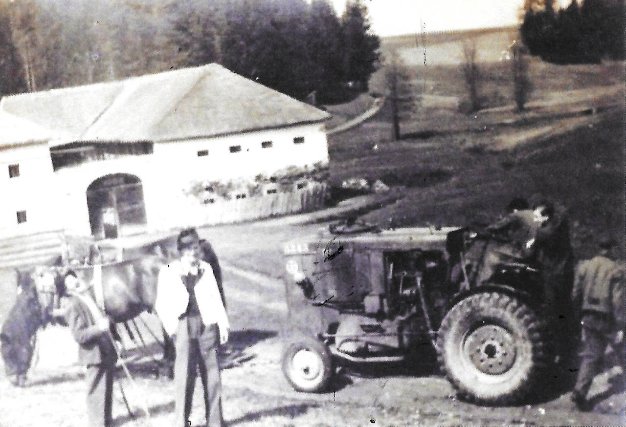 Bauernhaus, Mühle, Prechtleinschlag, Thierberg, Thiermühle, Traktor