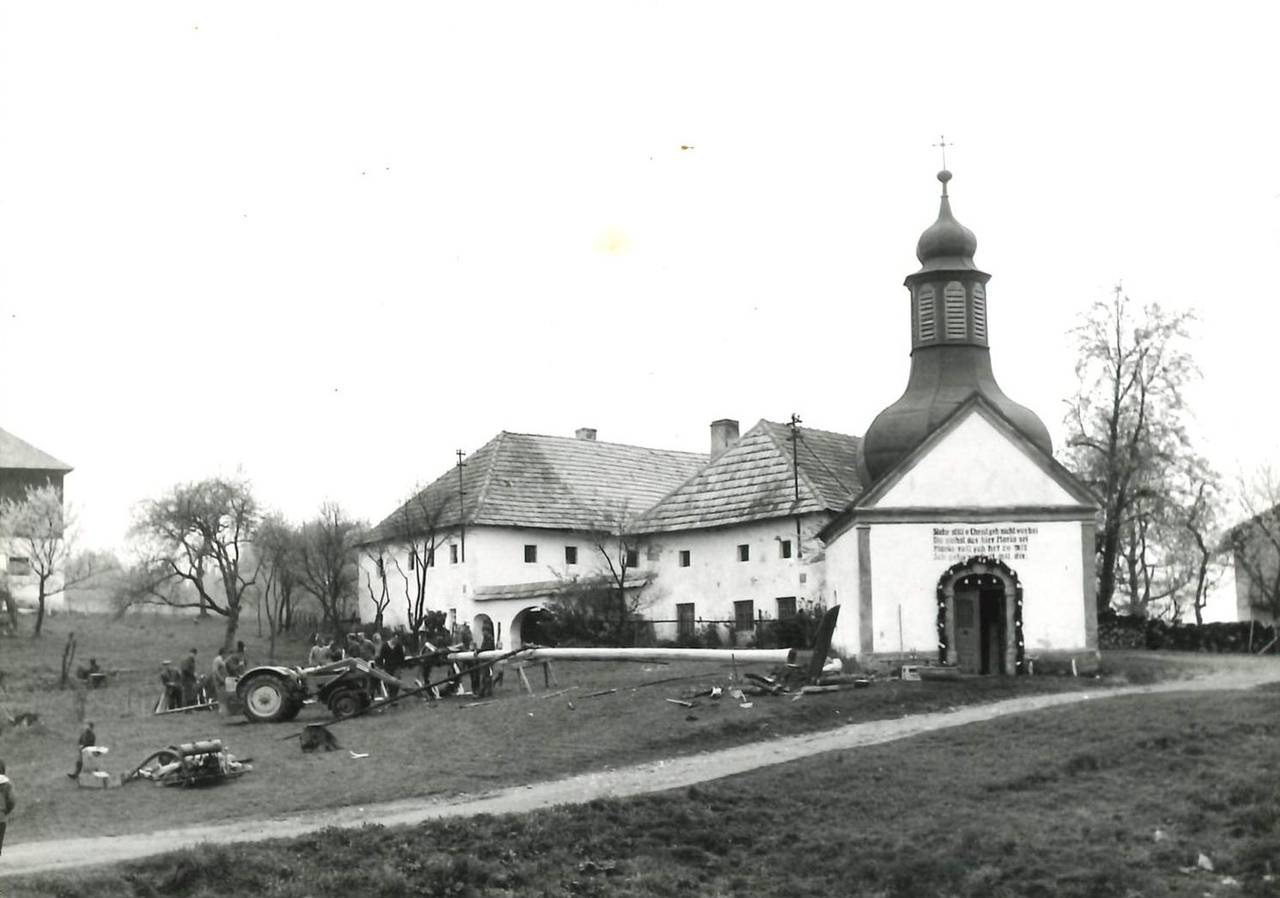 Böhmdorf, Kapelle, Maibaum, Tradition